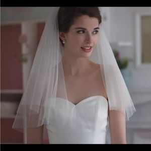White  blusher short 2 tier wedding veil w/comb